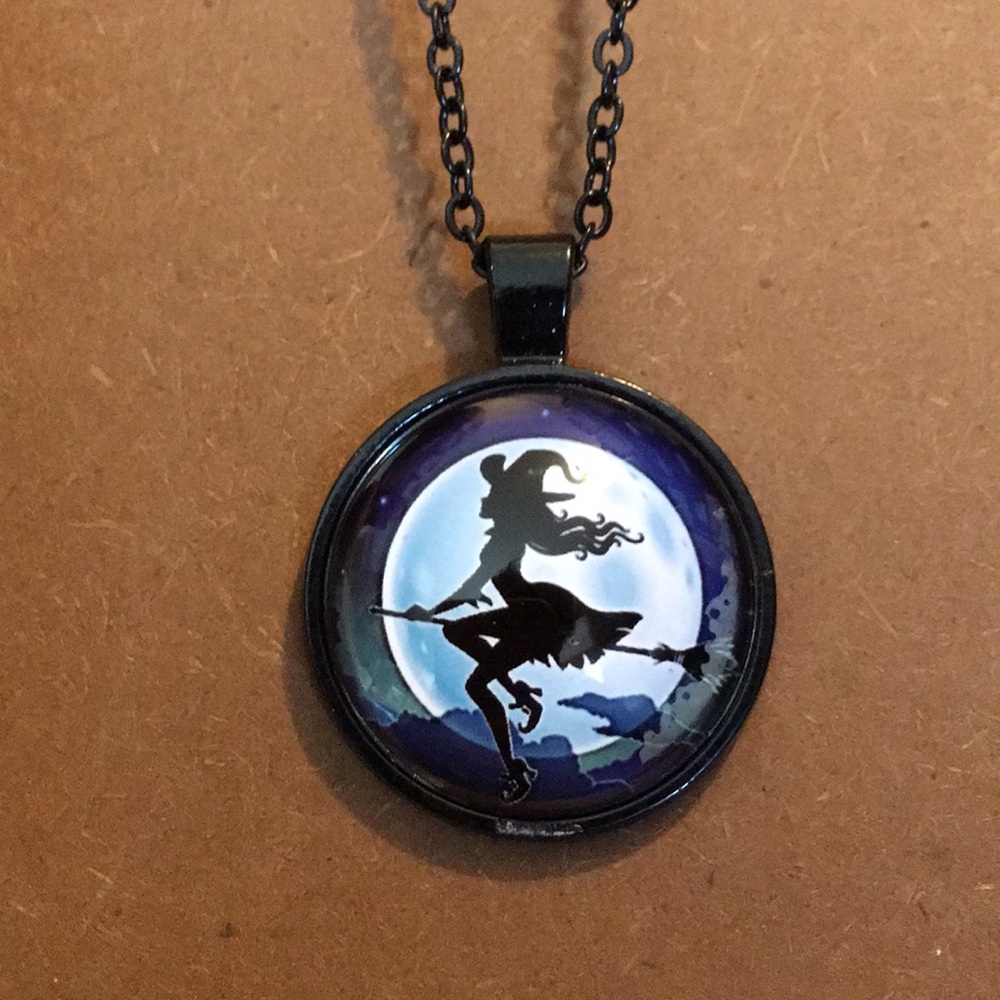 Witch Necklace - Picture 6 of 8